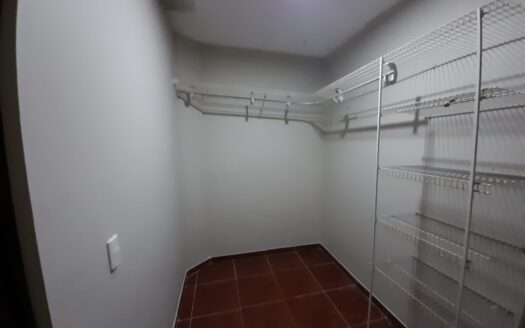 INVERSIONISTAS: se vende propiedad con 3 apartamentos alquilados en residencial en San Rafael de Alajuela COD#76601