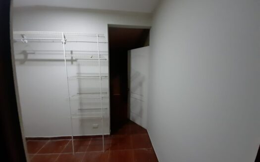 INVERSIONISTAS: se vende propiedad con 3 apartamentos alquilados en residencial en San Rafael de Alajuela COD#76601