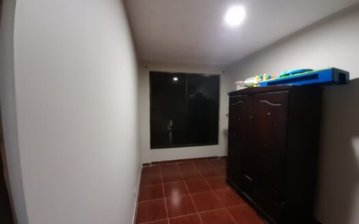 INVERSIONISTAS: se vende propiedad con 3 apartamentos alquilados en residencial en San Rafael de Alajuela COD#76601