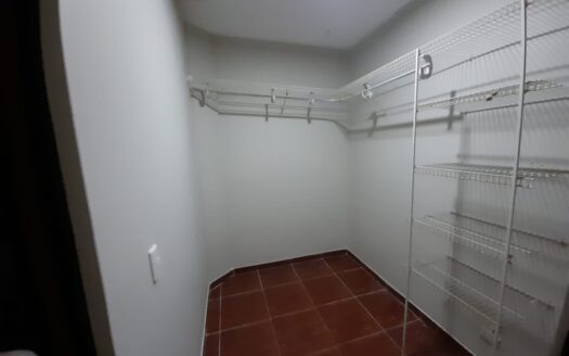 INVERSIONISTAS: se vende propiedad con 3 apartamentos alquilados en residencial en San Rafael de Alajuela COD#76601