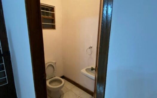 PRECIO SUPER REBAJADO! Viva en un espacio INCREIBLE en la ciudad pero con un Lote de finca! 2606m2 con casa de 200mts en Santa Ana COD #80496