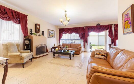 Curridabat: Espectacular casa en Altamonte, lote 638m2 #89131