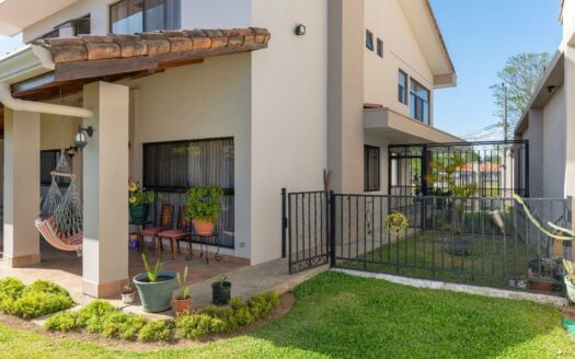 Curridabat: Espectacular casa en Altamonte, lote 638m2 #89131