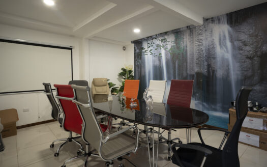 Casa en Ciudad Colon con pequeño edificio de Oficinas, piscina y rancho propio! COD#93696