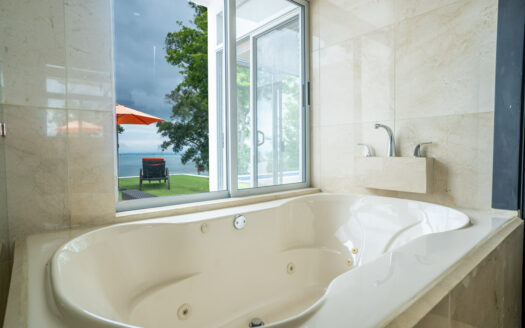 Casa en Venta en Punta Leona, con Piscina y Amplias Áreas Verdes. Código: 108420 Ocean View-Precio: $825 000