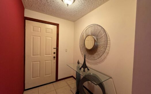 Precioso Apartamento Amueblado en Venta en Condominio Villas del Campo, Vistas a la Piscina. Cod. 107451