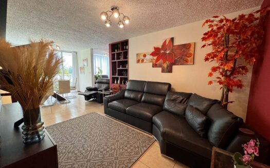 Precioso Apartamento Amueblado en Venta en Condominio Villas del Campo, Vistas a la Piscina. Cod. 107451