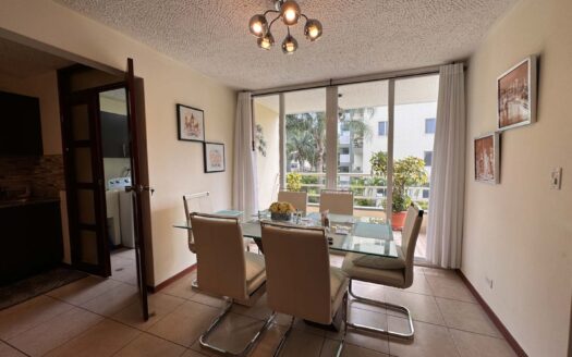 Precioso Apartamento Amueblado en Venta en Condominio Villas del Campo, Vistas a la Piscina. Cod. 107451