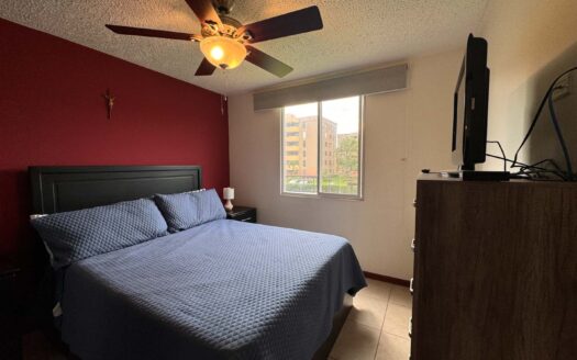 Precioso Apartamento Amueblado en Venta en Condominio Villas del Campo, Vistas a la Piscina. Cod. 107451