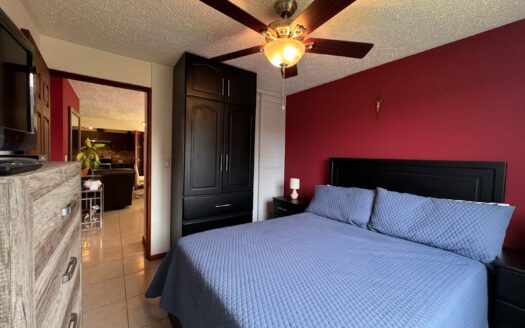 Precioso Apartamento Amueblado en Venta en Condominio Villas del Campo, Vistas a la Piscina. Cod. 107451