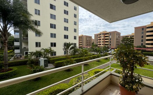 Precioso Apartamento Amueblado en Venta en Condominio Villas del Campo, Vistas a la Piscina. Cod. 107451