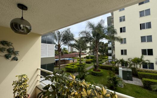 Precioso Apartamento Amueblado en Venta en Condominio Villas del Campo, Vistas a la Piscina. Cod. 107451