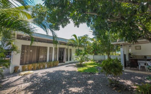 Maravillosa Casa en Venta- Guacalillo Puntarenas- A solo 10 minutos de la playa. Precio: $190 000- Código: 111054