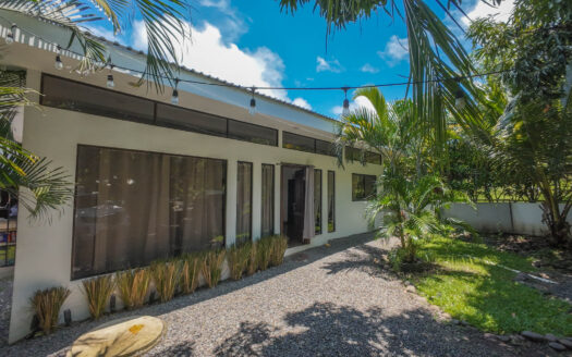 Maravillosa Casa en Venta- Guacalillo Puntarenas- A solo 10 minutos de la playa. Precio: $190 000- Código: 111054