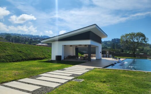 Espectacular lote 236m2 con vista a la carpintera en Hacienda Peraz! #110560