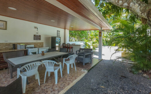 Maravillosa Casa en Venta- Guacalillo Puntarenas- A solo 10 minutos de la playa. Precio: $190 000- Código: 111054