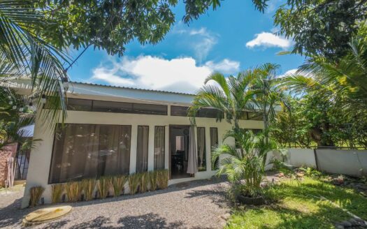 Maravillosa Casa en Venta- Guacalillo Puntarenas- A solo 10 minutos de la playa. Precio: $190 000- Código: 111054