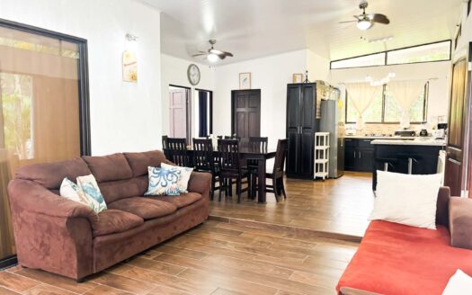 Maravillosa Casa en Venta- Guacalillo Puntarenas- A solo 10 minutos de la playa. Precio: $190 000- Código: 111054