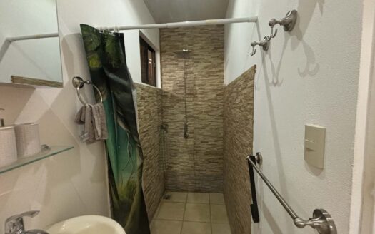 Maravillosa Casa en Venta- Guacalillo Puntarenas- A solo 10 minutos de la playa. Precio: $190 000- Código: 111054