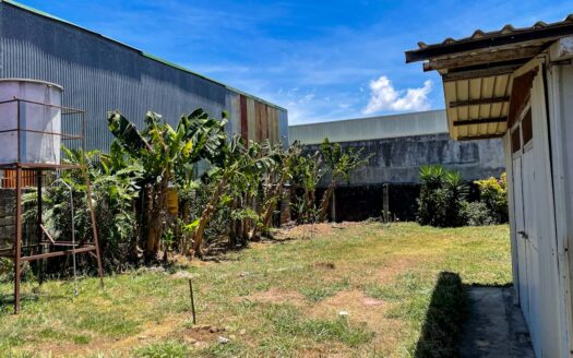 Casa en Venta en Santo Domingo, Espaciosa y con Uso Residencial y Comercial. Se Escuchan Ofertas. Código 111403