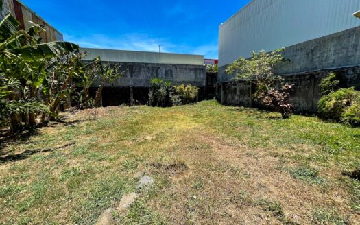 Casa en Venta en Santo Domingo, Espaciosa y con Uso Residencial y Comercial. Se Escuchan Ofertas. Código 111403