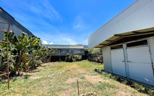 Casa en Venta en Santo Domingo, Espaciosa y con Uso Residencial y Comercial. Se Escuchan Ofertas. Código 111403