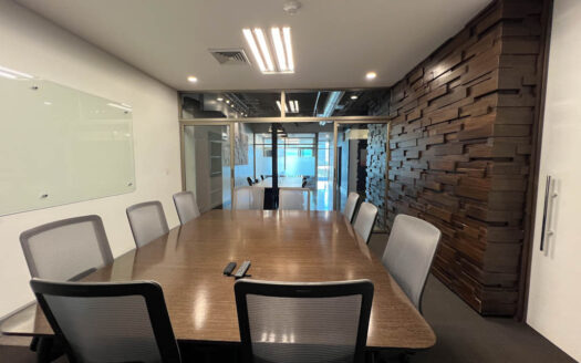 Se Alquila Oficina Amueblada de 150 m2 Para Centro de Trabajo en Centro Corporativo El Tobogán, Calle Blancos COD 112335