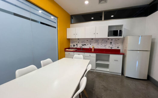 Se Alquila Oficina Amueblada de 150 m2 Para Centro de Trabajo en Centro Corporativo El Tobogán, Calle Blancos COD 112335