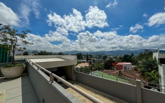 Local Comercial en Venta en Los Yoses, con 4 Parqueos y 3 Bodegas cod. 113558