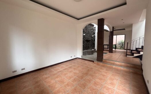 Preciosa Casa En Venta En Santa Ana Centro, Diseño Exclusivo Y Espacios Amplios. Cód. 116552