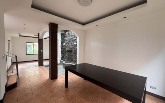 Preciosa Casa En Venta En Santa Ana Centro, Diseño Exclusivo Y Espacios Amplios. Cód. 116552