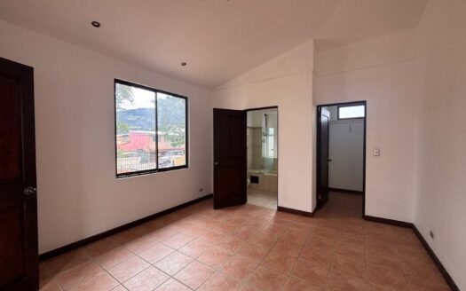 Preciosa Casa En Venta En Santa Ana Centro, Diseño Exclusivo Y Espacios Amplios. Cód. 116552