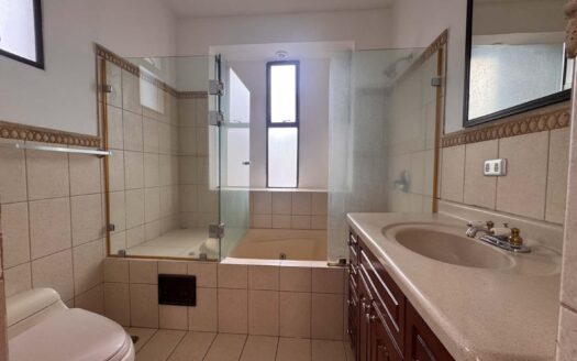 Preciosa Casa En Venta En Santa Ana Centro, Diseño Exclusivo Y Espacios Amplios. Cód. 116552