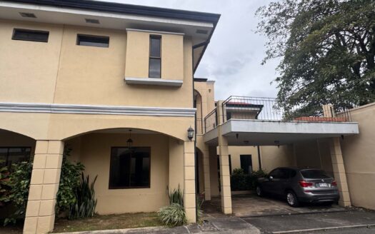 Preciosa Casa En Venta En Santa Ana Centro, Diseño Exclusivo Y Espacios Amplios. Cód. 116552