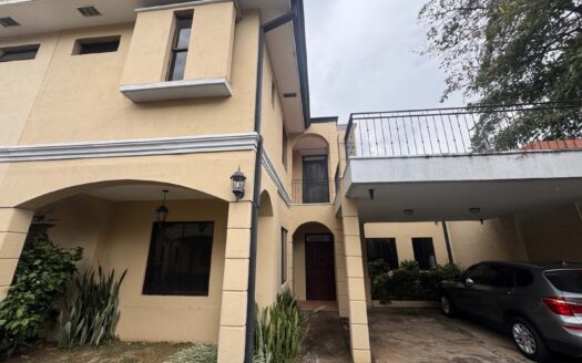 Preciosa Casa En Venta En Santa Ana Centro, Diseño Exclusivo Y Espacios Amplios. Cód. 116552