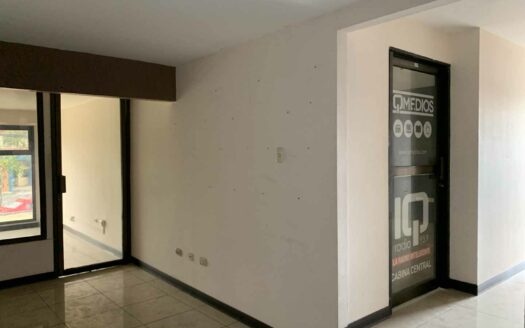 Edificio comercial en remate en Zapote, amplio y con estratégica ubicación COD#118099