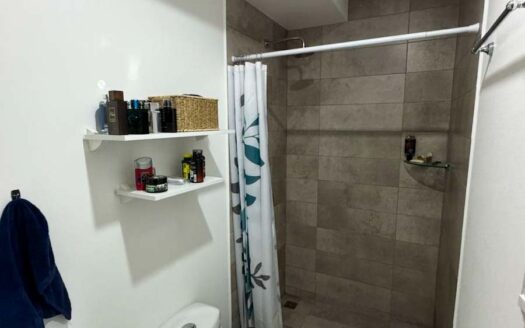 Se Alquila Apartamento en San Francisco de Heredia cerca de la Zona Franca en Planta Baja, como nuevo y amueblado, con 2 habitaciones y 2 baños. Código 122257