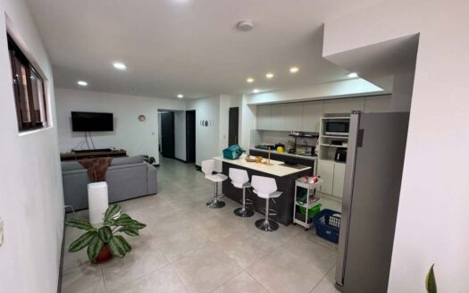 Se Alquila Apartamento en San Francisco de Heredia cerca de la Zona Franca en Planta Baja, como nuevo y amueblado, con 2 habitaciones y 2 baños. Código 122257