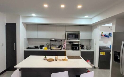 Se Alquila Apartamento en San Francisco de Heredia cerca de la Zona Franca en Planta Baja, como nuevo y amueblado, con 2 habitaciones y 2 baños. Código 122257