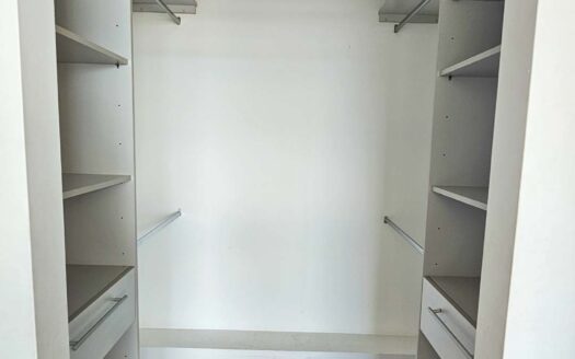 Remate Bancario!!! Apartamento en Heredia, Cond. Bella Vista (piso #13 Vista hacia San Jose) 2hab, 2 baños, 2 parqueos. Cod. 125413