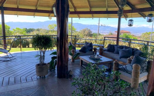 Se Alquila Casa en San Rafael de Heredia, 2050 mts de Lote, semi amueblada, 4 habitaciones, terraza, chimenea y con apartamento completamente independiente. COD. 125471