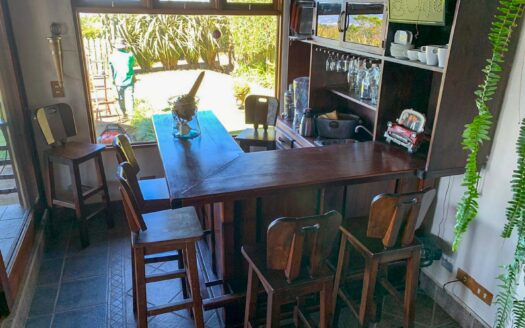 Se Alquila Casa en San Rafael de Heredia, 2050 mts de Lote, semi amueblada, 4 habitaciones, terraza, chimenea y con apartamento completamente independiente. COD. 125471