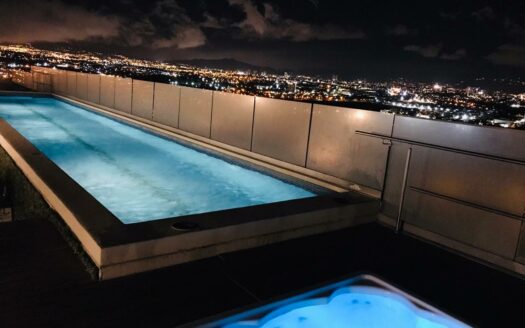 Remate Bancario!!! Apartamento en Heredia, Cond. Bella Vista (piso #13 Vista hacia San Jose) 2hab, 2 baños, 2 parqueos. Cod. 125413