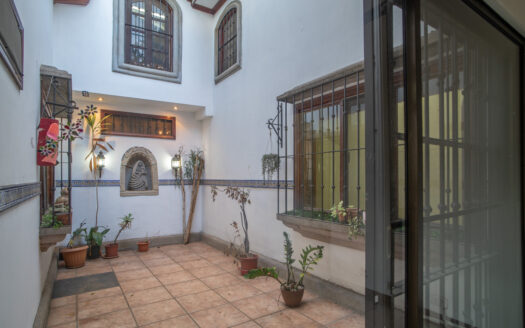 Casa Unica y especial de Lujo en Lindora de un solo piso en Venta y/o Alquiler en de 2400 mts de terreno y 600 de construccion, con Amplios Jardines COD: 124355