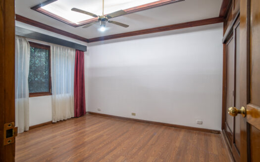 Casa Unica y especial de Lujo de un piso en Venta y/o Alquiler en San Rafael de Alajuela, con Amplios Jardines y a metros de Lindora. COD: 124210