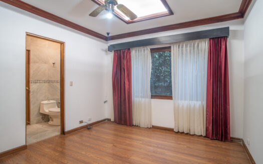 Casa Unica y especial de Lujo de un piso en Venta y/o Alquiler en San Rafael de Alajuela, con Amplios Jardines y a metros de Lindora. COD: 124210