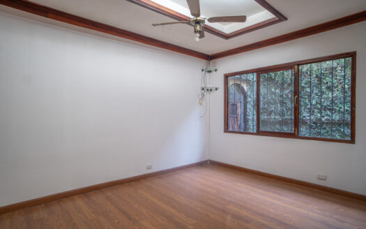 Casa Unica y especial de Lujo de un piso en Venta y/o Alquiler en San Rafael de Alajuela, con Amplios Jardines y a metros de Lindora. COD: 124210