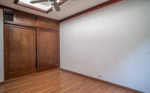 Casa Unica y especial de Lujo de un piso en Venta y/o Alquiler en San Rafael de Alajuela, con Amplios Jardines y a metros de Lindora. COD: 124210