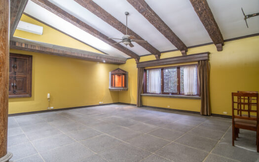 Casa Unica y especial de Lujo en Lindora de un solo piso en Venta y/o Alquiler en de 2400 mts de terreno y 600 de construccion, con Amplios Jardines COD: 124355