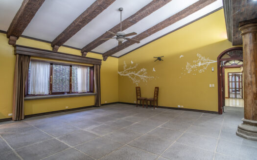 Casa Unica y especial de Lujo de un piso en Venta y/o Alquiler en San Rafael de Alajuela, con Amplios Jardines y a metros de Lindora. COD: 124210